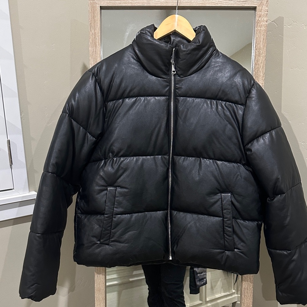 Vigoss faux leather black puffer